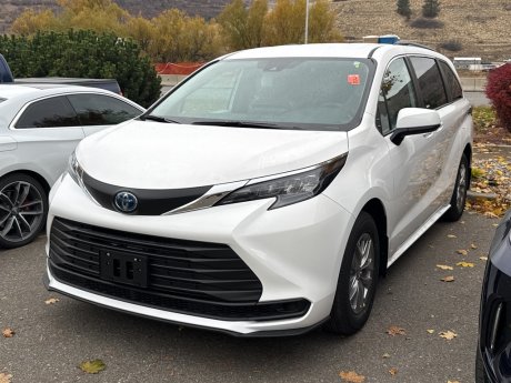 2025 Toyota Sienna Hybrid LE 