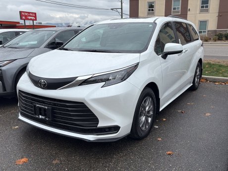 2026 Toyota Sienna XLE FWD 