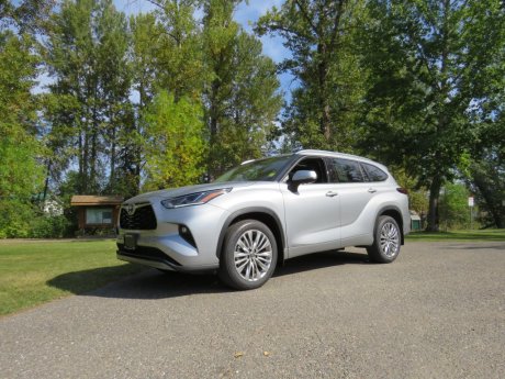 2025 Toyota Highlander Hybrid Limited 