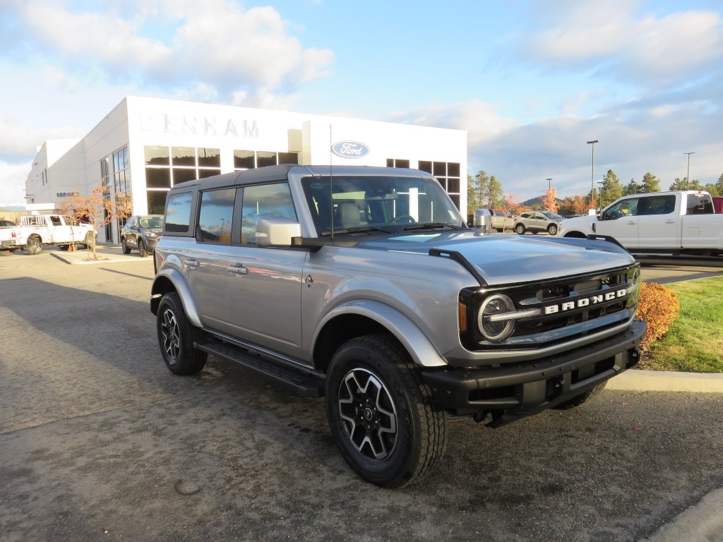 2022 Ford Bronco Outer Banks (DT22335) Main Image