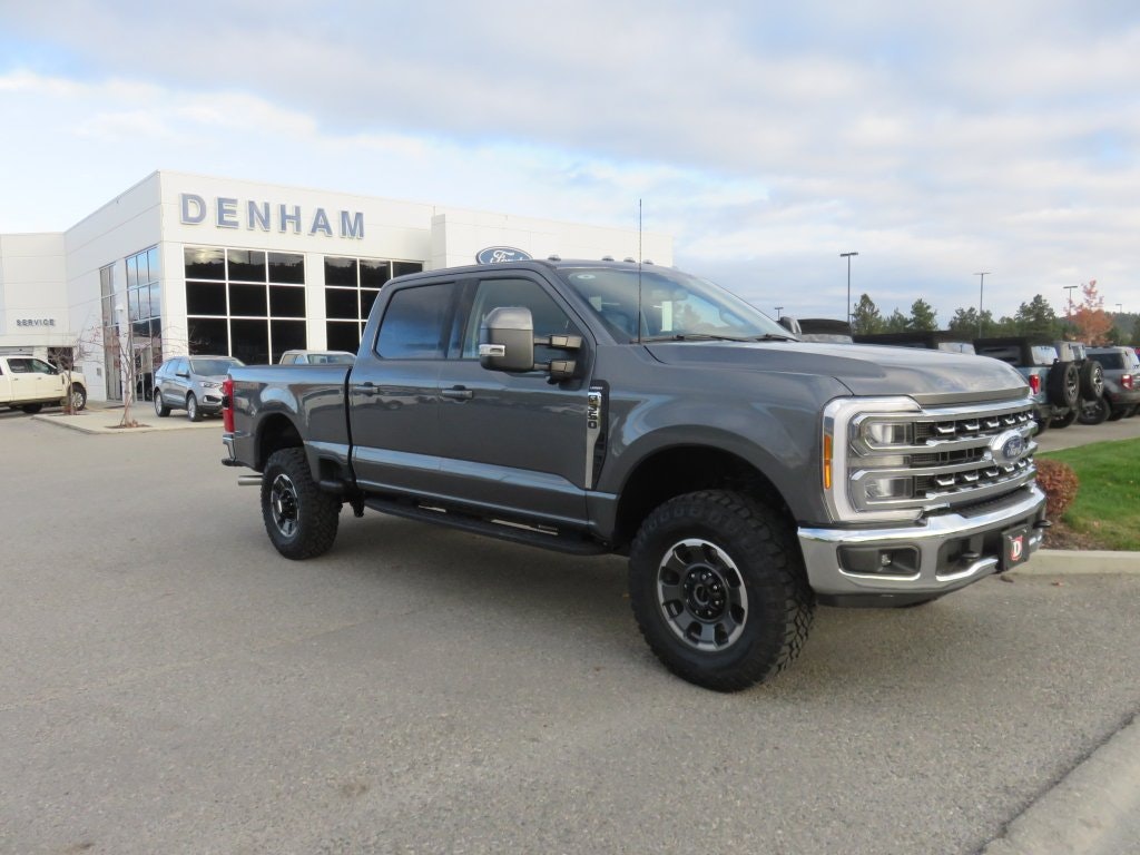 2023 Ford Super Duty F-350 SRW Lariat Crewcab 4x4 w/ Tremor Package - 7.3L! (DT23276) Main Image