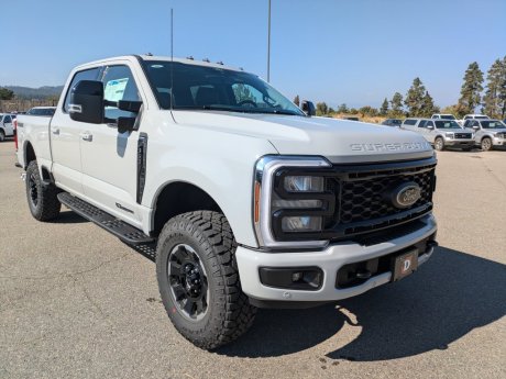 2026 Ford Super Duty F-350 SRW Lariat Crewcab 4x4 w/ TREMOR Package - Diesel! 