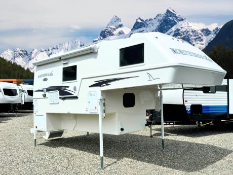 2025 Northern Lite 10-2 EX WET BATH LE   Truck Camper