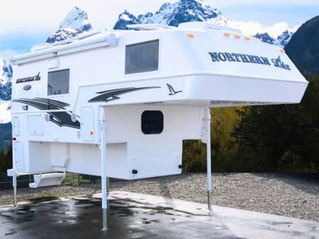2026 Northern Lite Limited Edition 8-11EX Wet Bath  Truck Camper