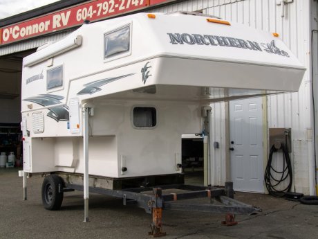 2017 Northern Lite Special Edition 8-11QC  Truck Camper