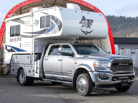 2019 Northwood Arctic Fox 990  Truck Camper