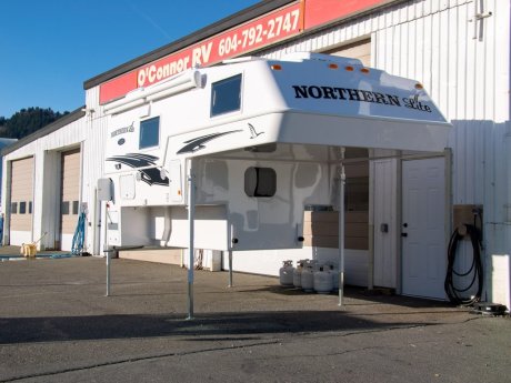 2026 Northern Lite Limited Edition 8-11 EX WET BATH  Truck Camper