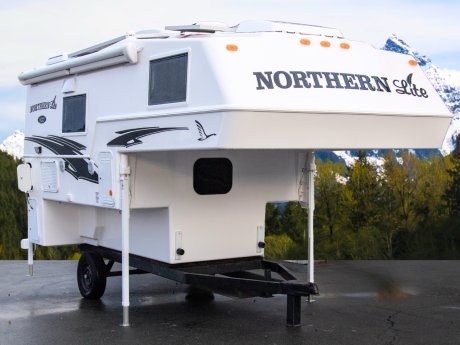 2026 Northern Lite Limited Edition 8.11 EX DRY BATH  Truck Camper