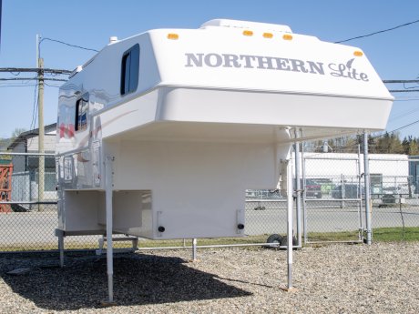 2023 Northern Lite Sportsman Plus 8.11 EX WET BATH  Truck Camper