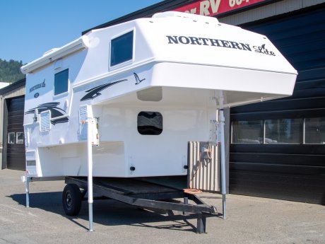 2027 Northern Lite Limited Edition 10.2 EX WET BATH  Truck Camper