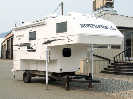 2027 Northern Lite Limited Edition 10.2 EX DRY BATH  Truck Camper