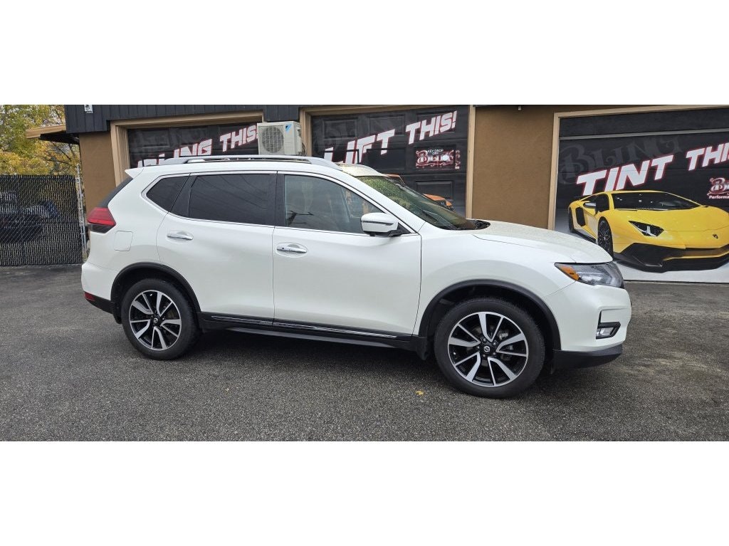 2017 Nissan Rogue SL Platinum AWD (AG292) Main Image