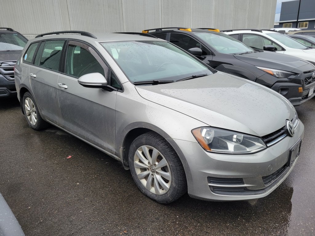 2016 Volkswagen Golf Sportwagon Trendline (AG304) Main Image