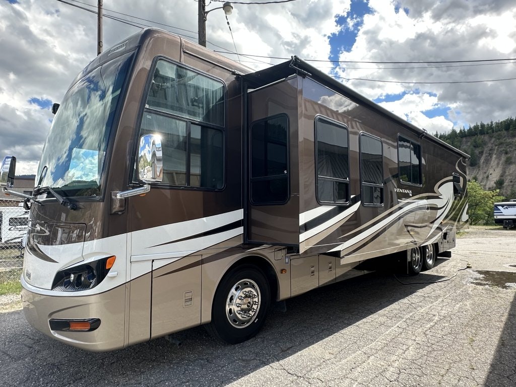 2014 NewMar ventana 4037 (u8255) Main Image