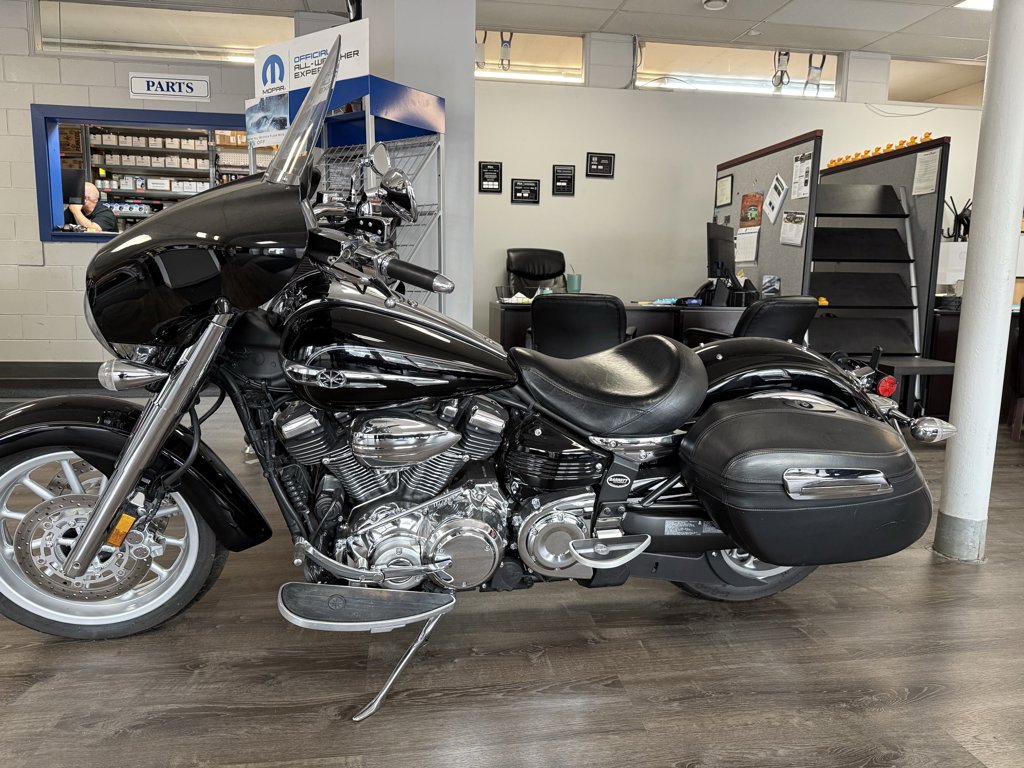 2015 Yamaha XV1900 Roadliner (P1621B) Main Image