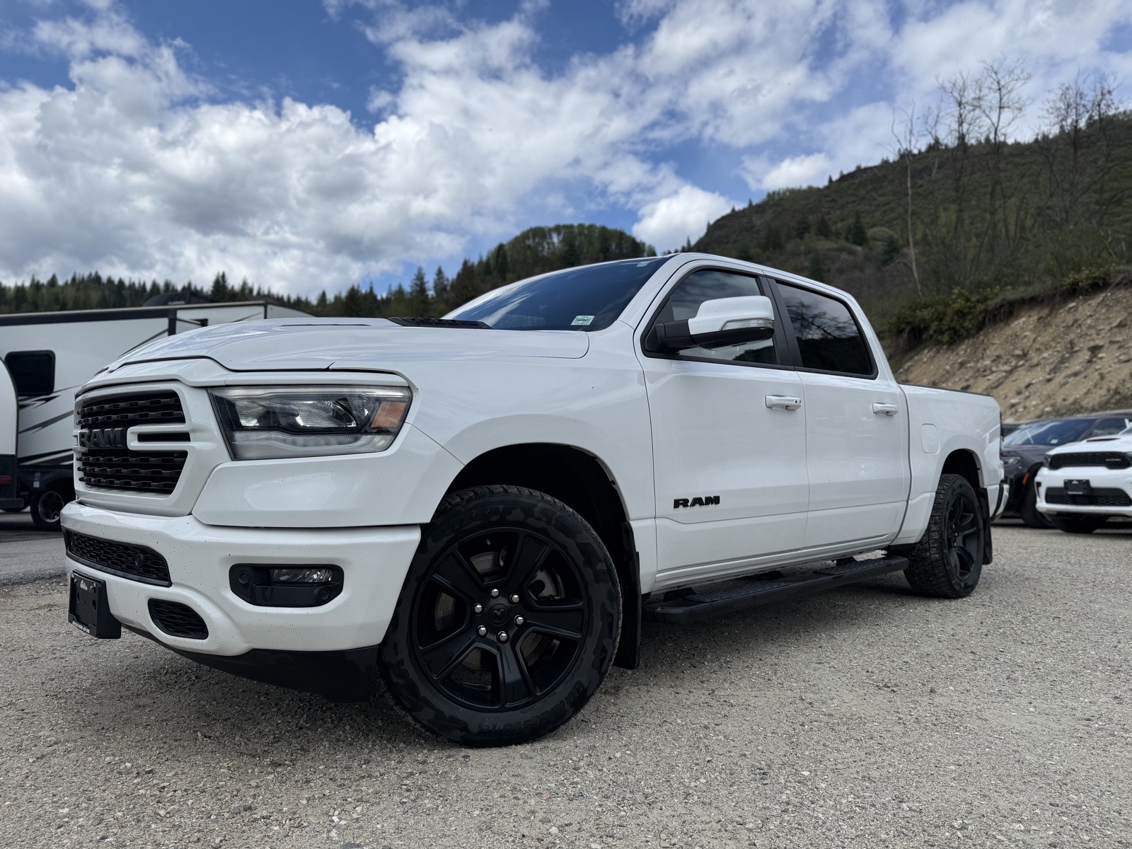 2022 Ram 1500 SPORT (P1945) Main Image