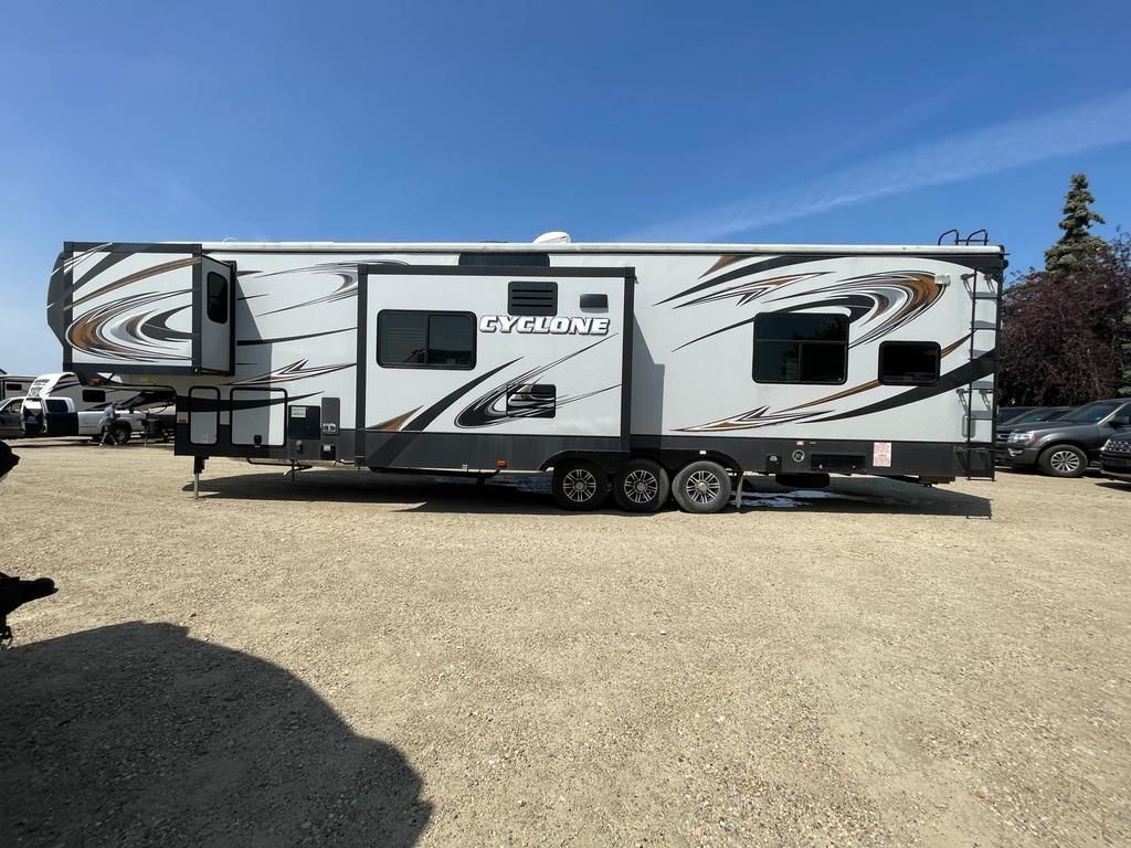 2013 Heartland Cyclone 3800 (26073A) Main Image