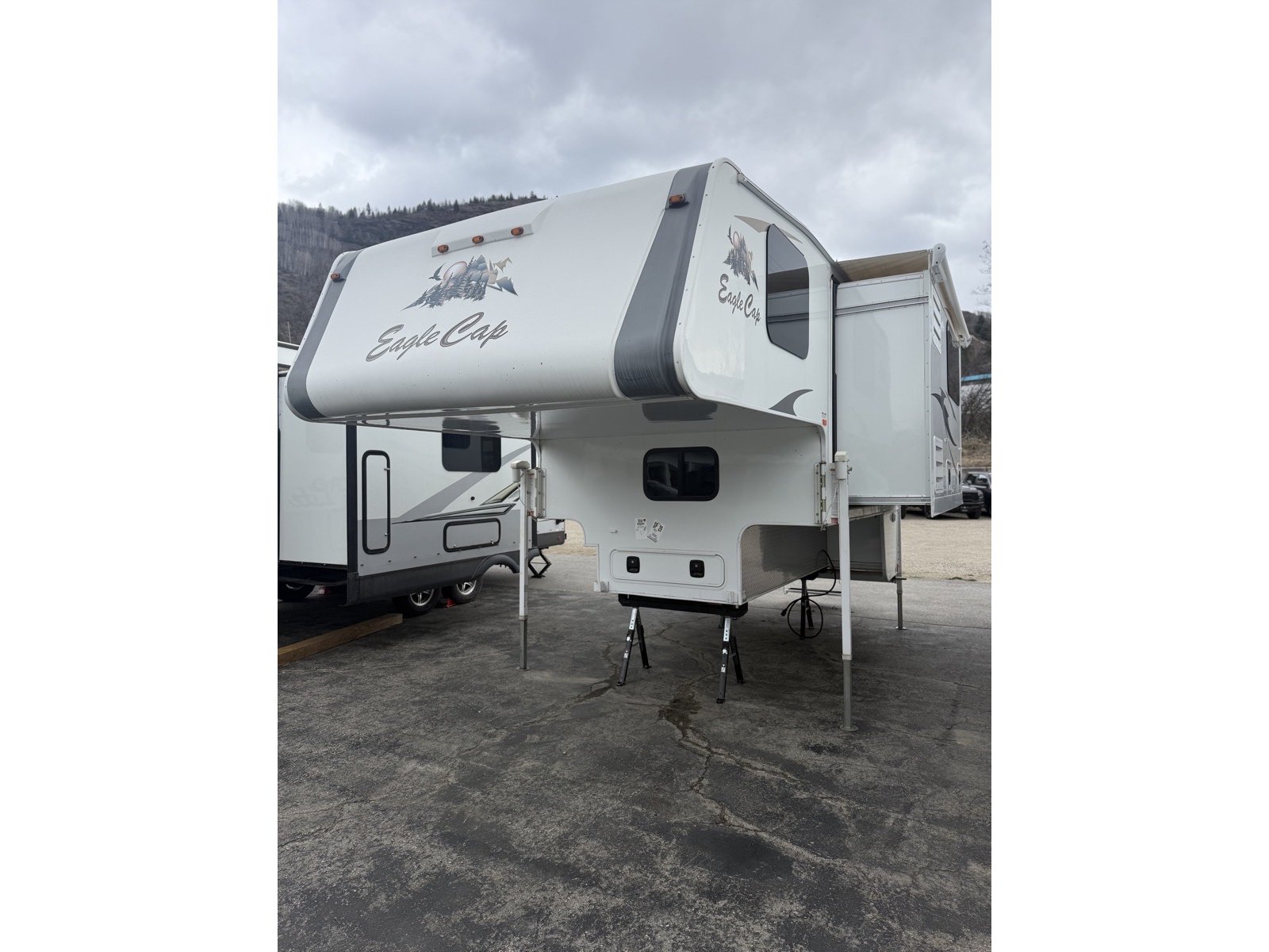 2017 Adventurer Eagle Cap 960 (P1970) Main Image