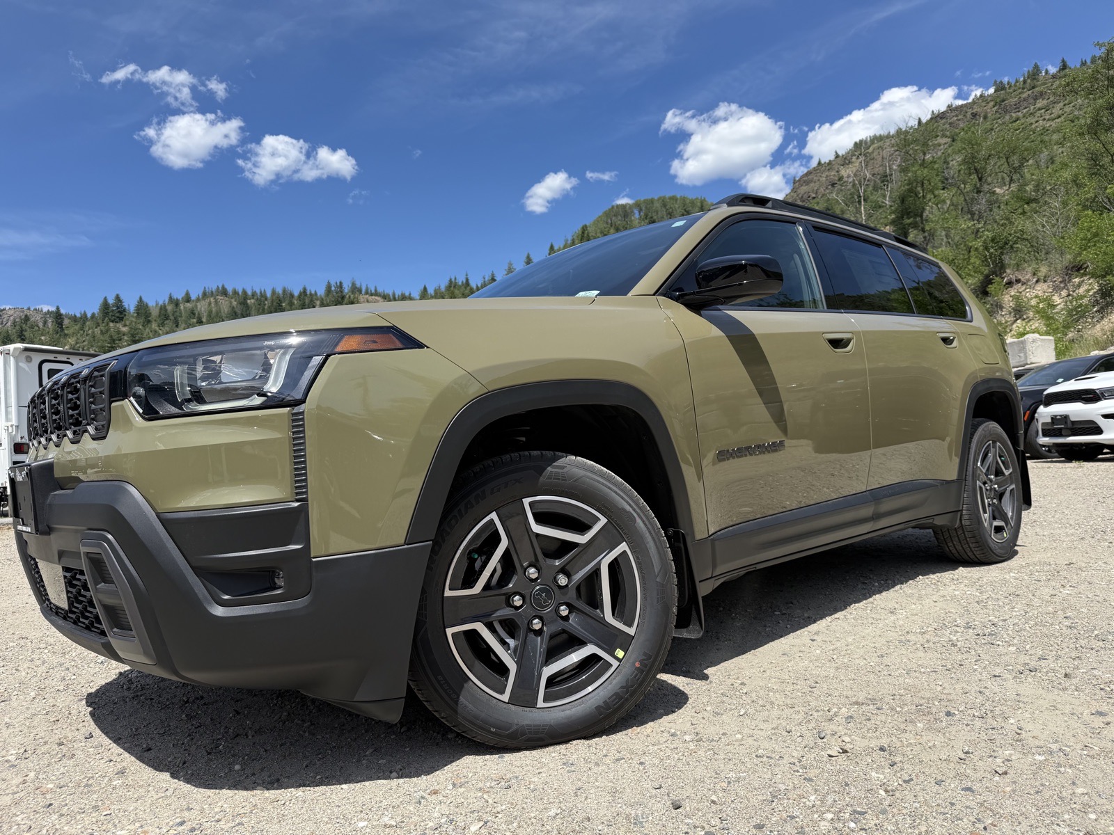 2026 Jeep Cherokee LAREDO (26126) Main Image