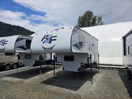 2022 Northwood Arctic Fox 990  Truck Camper