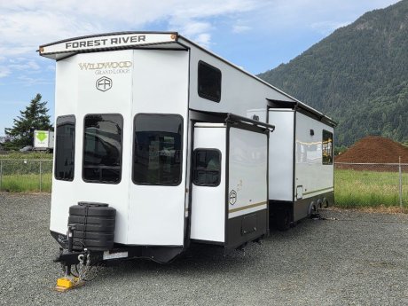 2025 Forest River WILDWOOD LODGE 44 VIEW  Destination Trailer