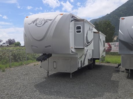 2019 Northwood Arctic Fox 32-5M  Travel Trailer