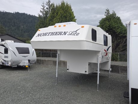 2023 Northern Lite 8.11 EX WET BATH SM PLUS SPORTSMAN  Truck Camper