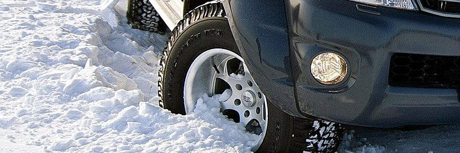 Toyota tacoma in snow