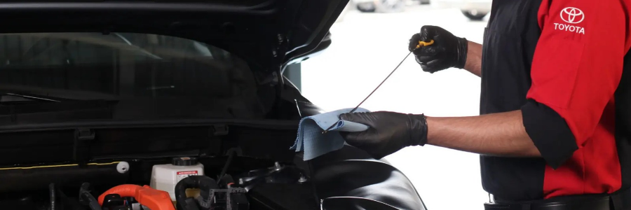 Featured Image toyota technician oil change