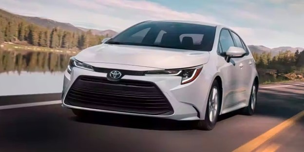 toyota-corolla-white