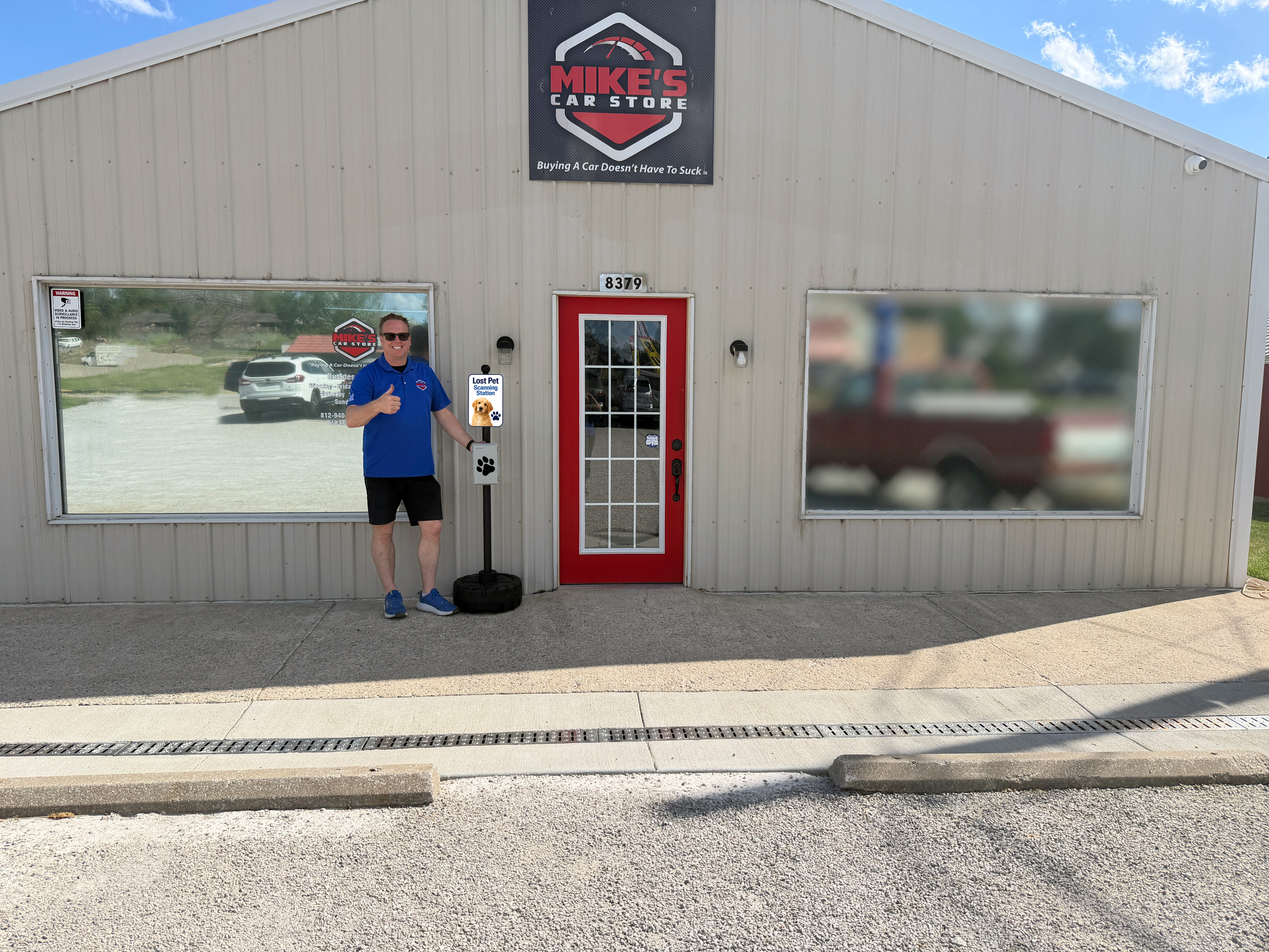 Free lost pet microchip scanner station at Mike's Car Store in Georgetown I