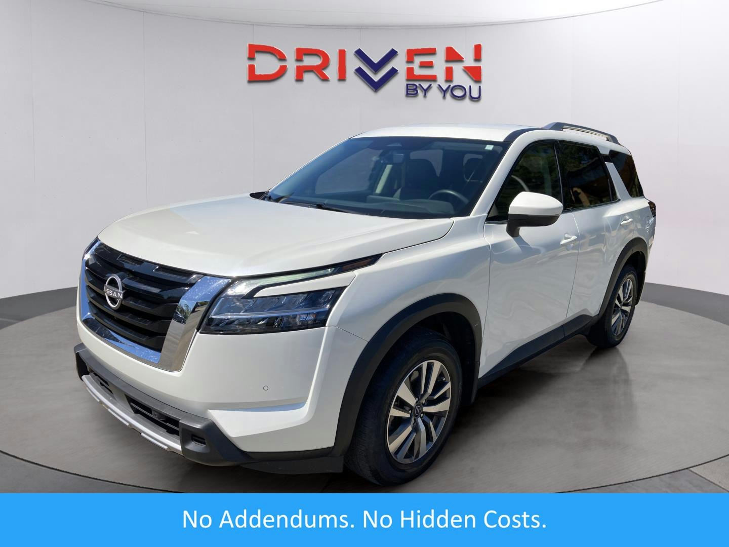 2023 Nissan Pathfinder SL (MN02400T) Main Image