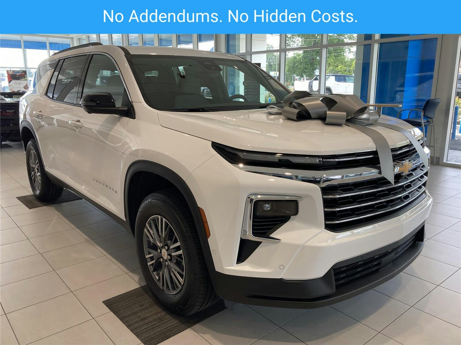 2025 Chevrolet Traverse FWD LT (MG35413) Main Image