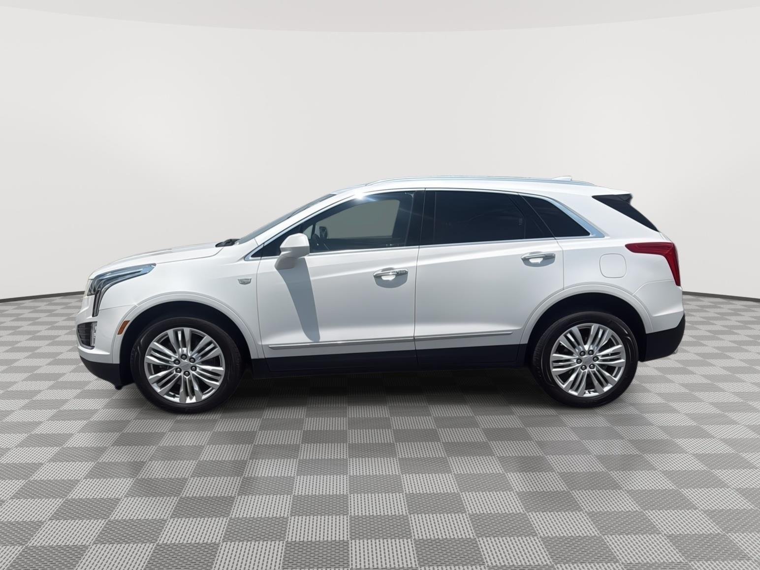 2018 Cadillac XT5 Premium Luxury FWD (8201) Main Image