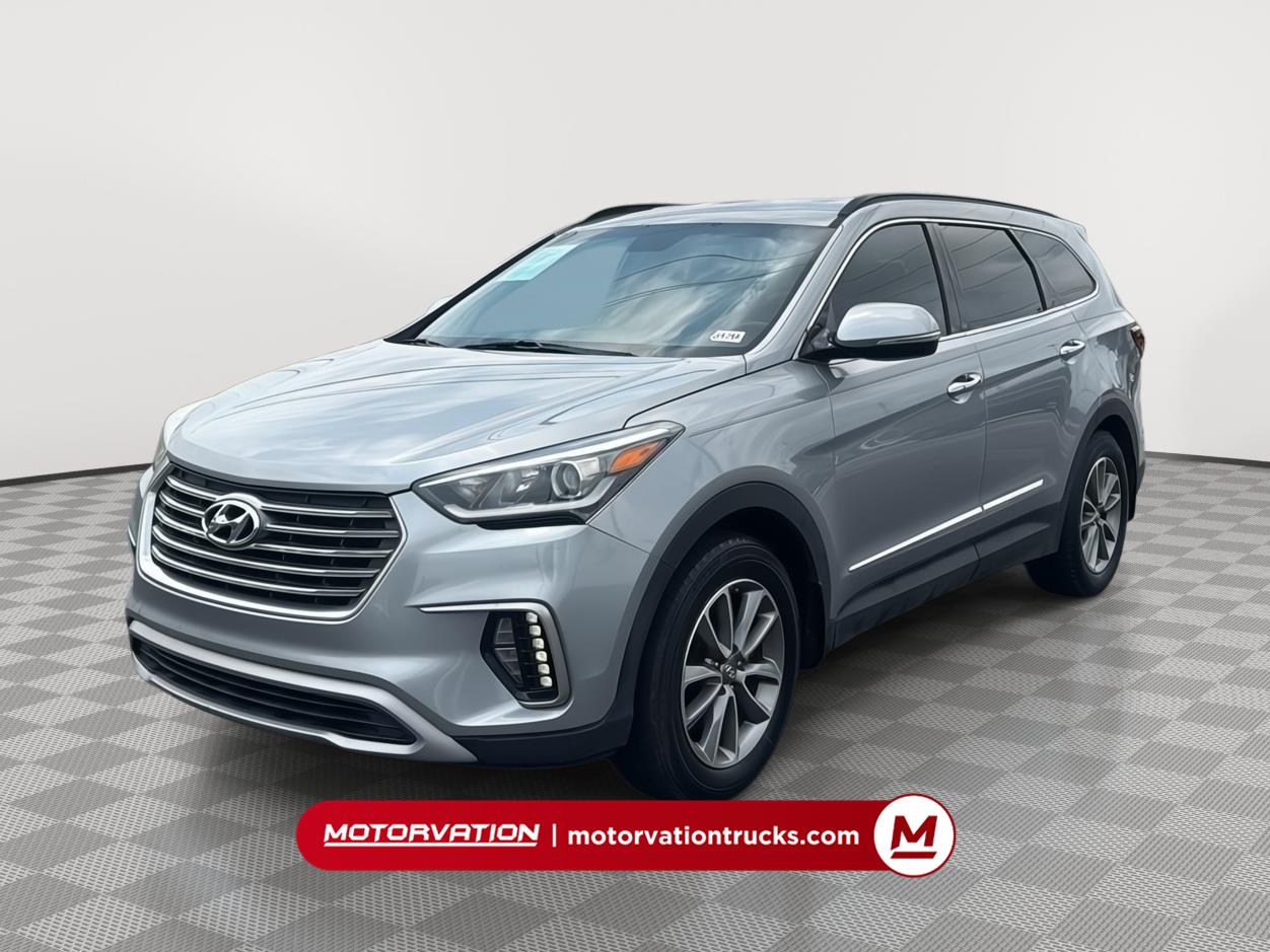 2017 Hyundai Santa Fe SE (8424A) Main Image