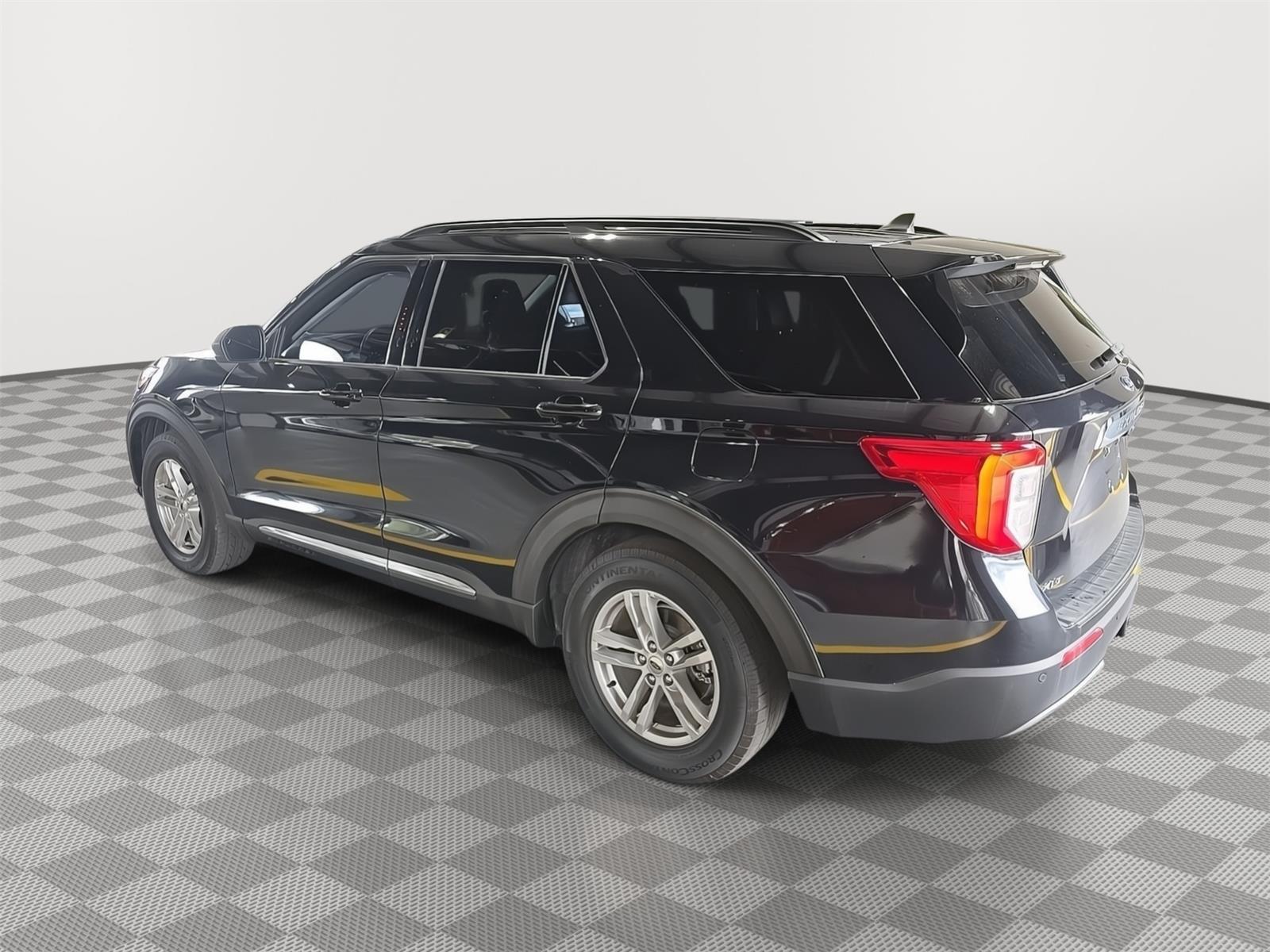2022 Ford Explorer XLT - Photo 2