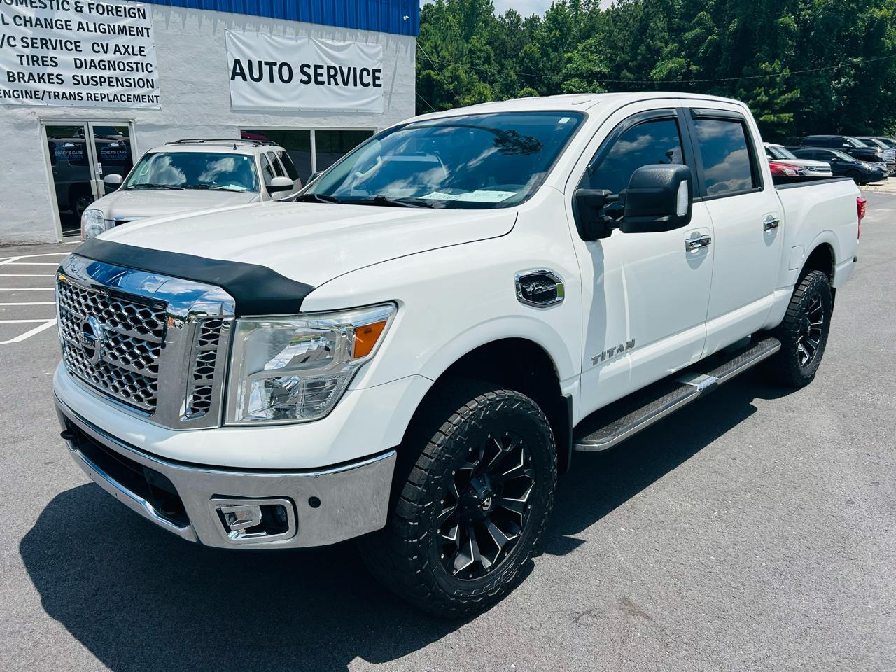 2017 Nissan Titan SV 4X4 Crew Cab's photo