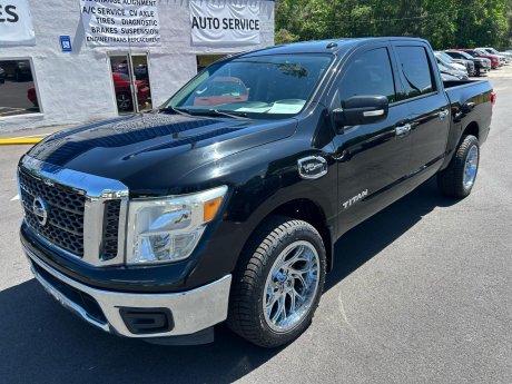 2017 Nissan Titan SV Crew Cab 2WD 