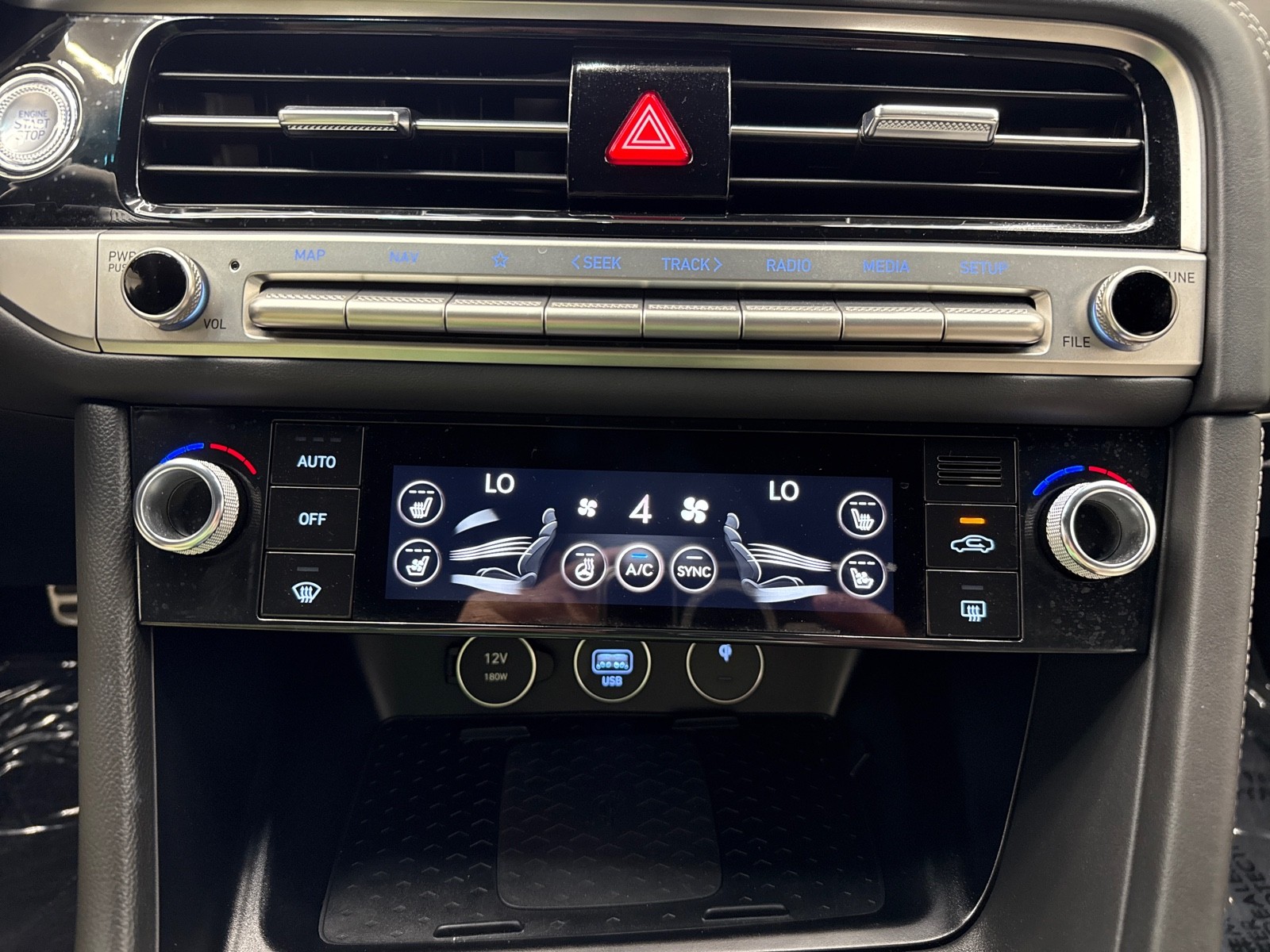 2024 GENESIS G70 Standard - Photo 10