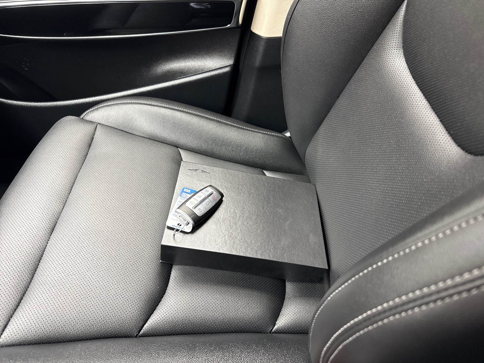 2025 GENESIS GV70 Standard - Photo 6