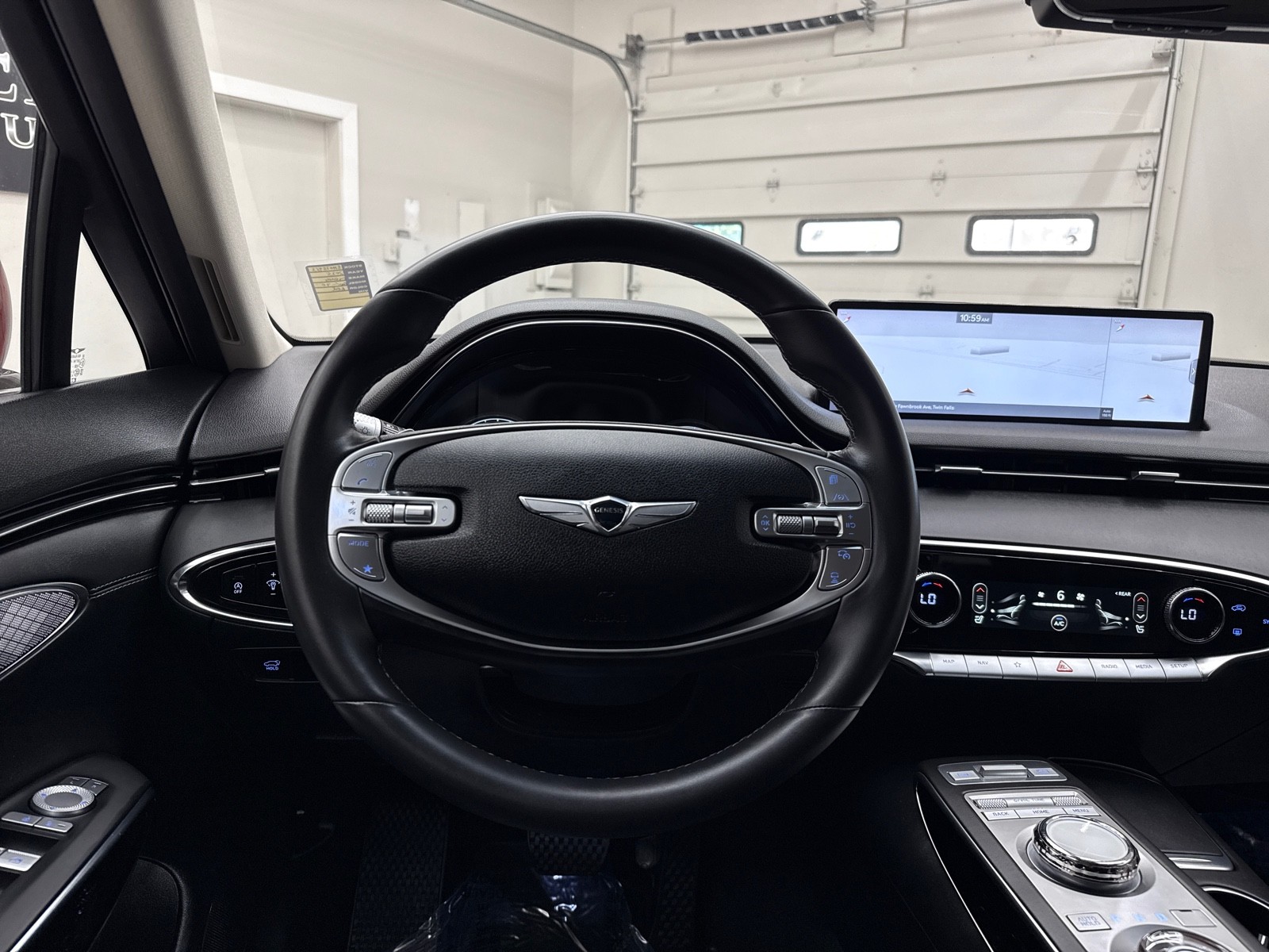 2025 GENESIS GV70 Standard - Photo 11