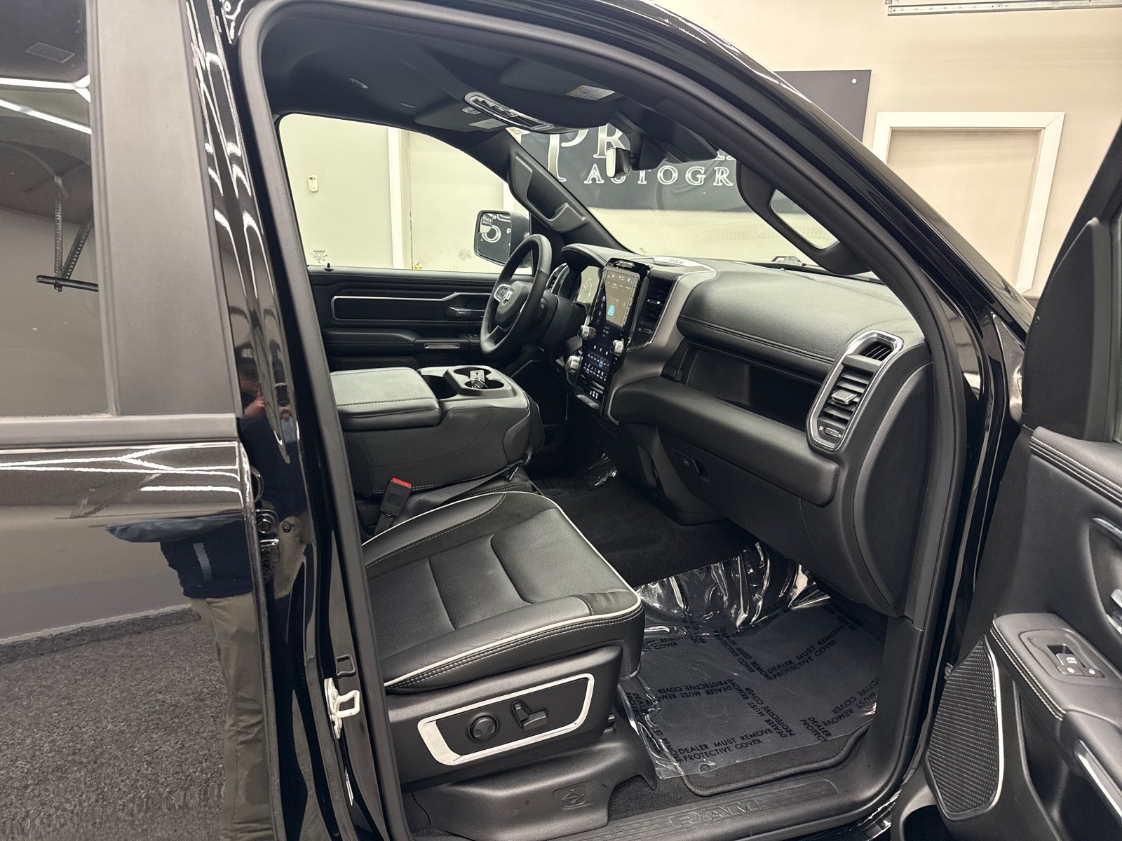 2025 RAM Ram 1500 Pickup Laramie - Photo 17