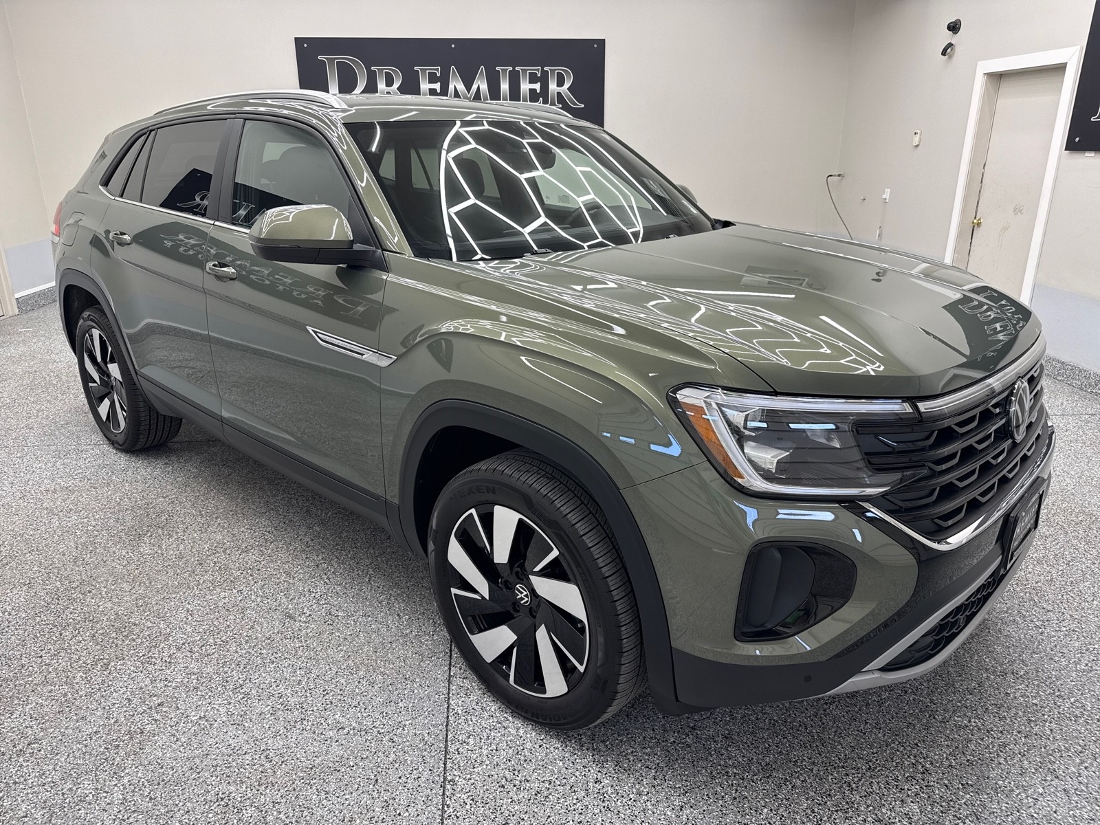2026 Volkswagen Atlas Cross Sport 2.0T SE w/Tech's photo