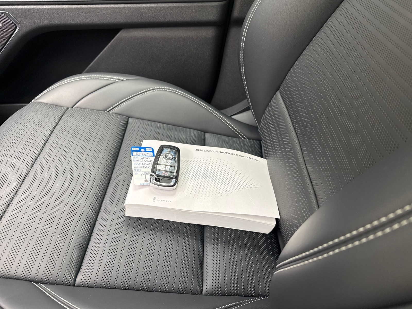 2024 Lincoln Nautilus Reserve - Photo 6