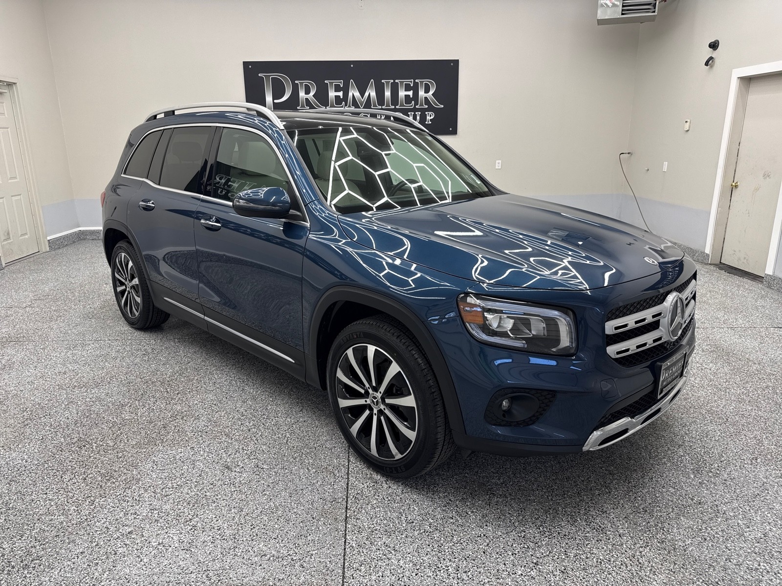 2023 Mercedes-Benz GLB GLB 250's photo