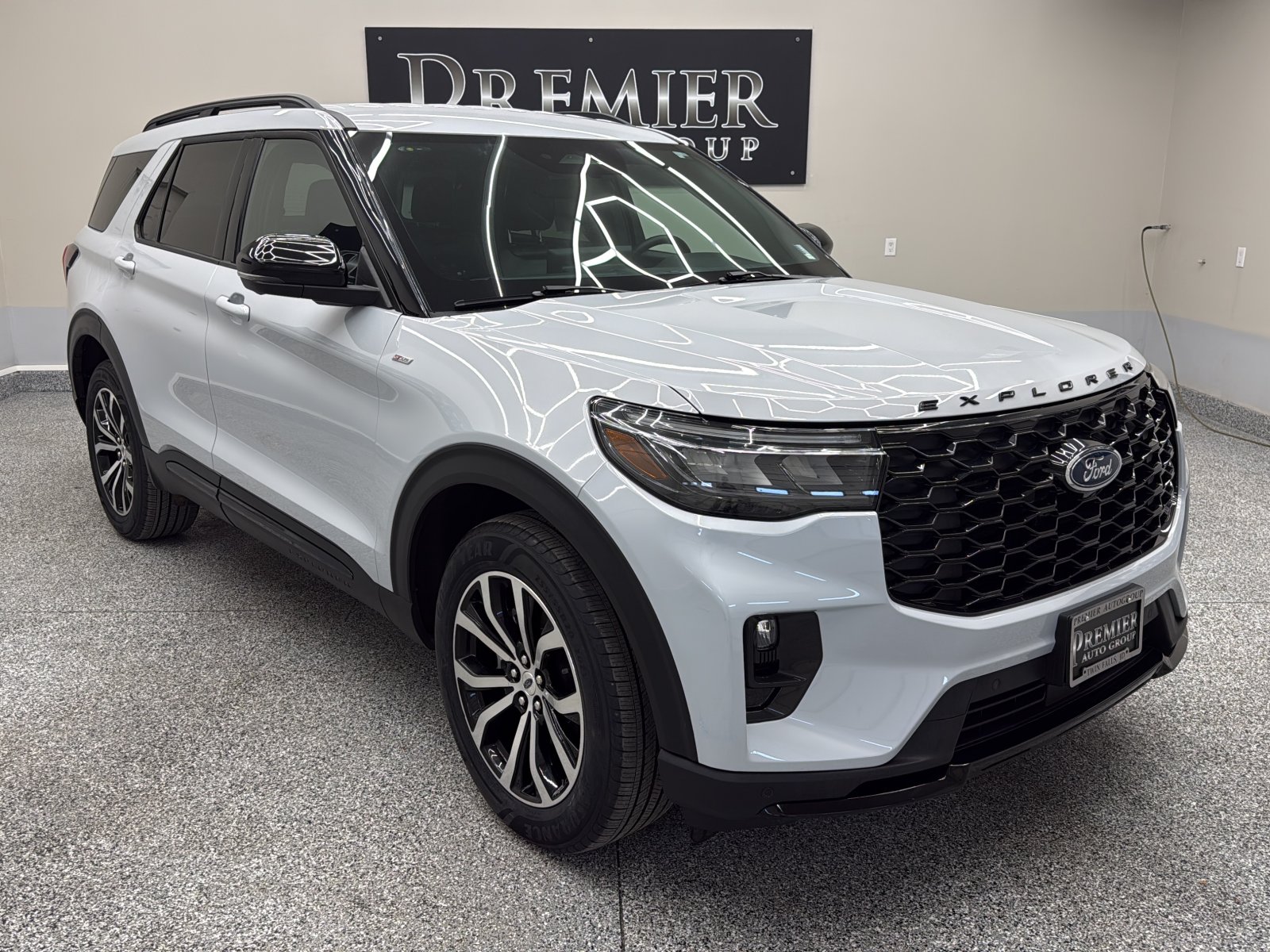 2026 Ford Explorer ST-LINE 4WD's photo