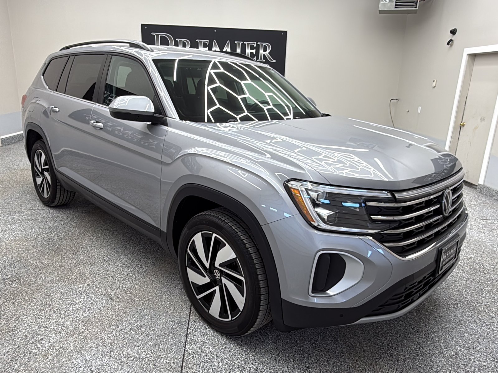 2025 Volkswagen Atlas 2.0T SE w/Tech 4MOTION's photo
