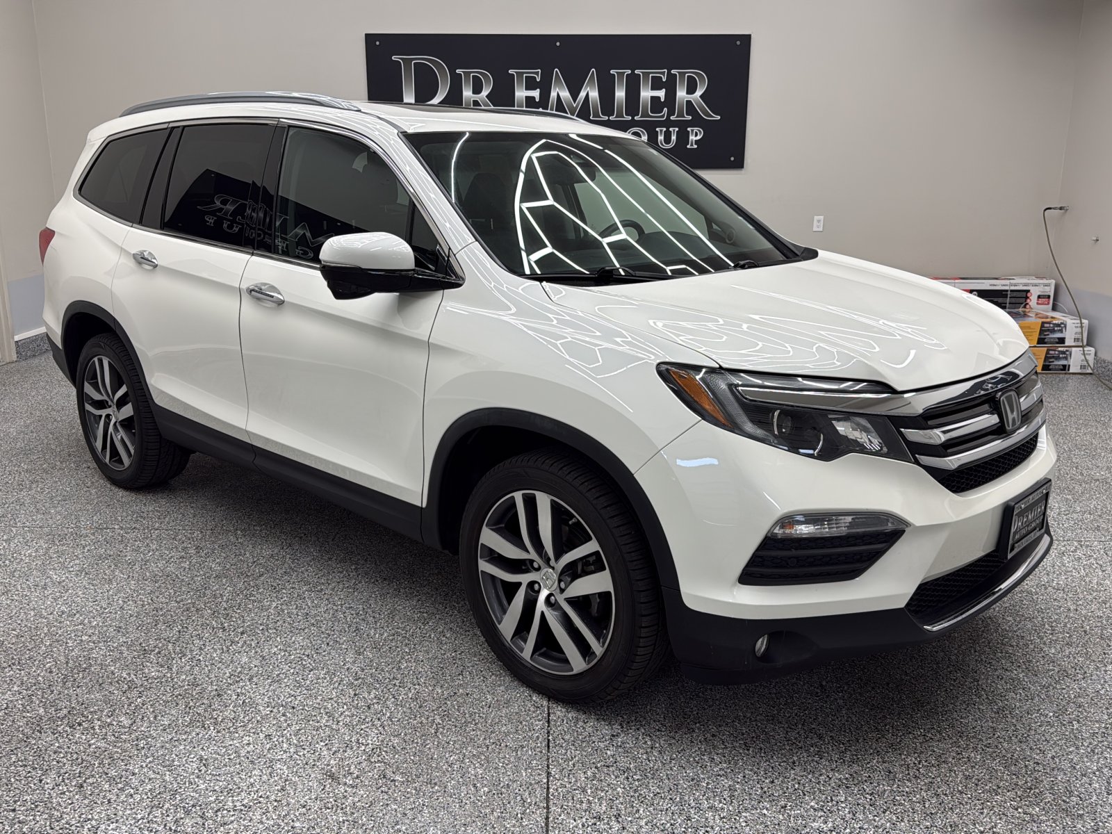 2017 Honda Pilot 4WD Touring's photo