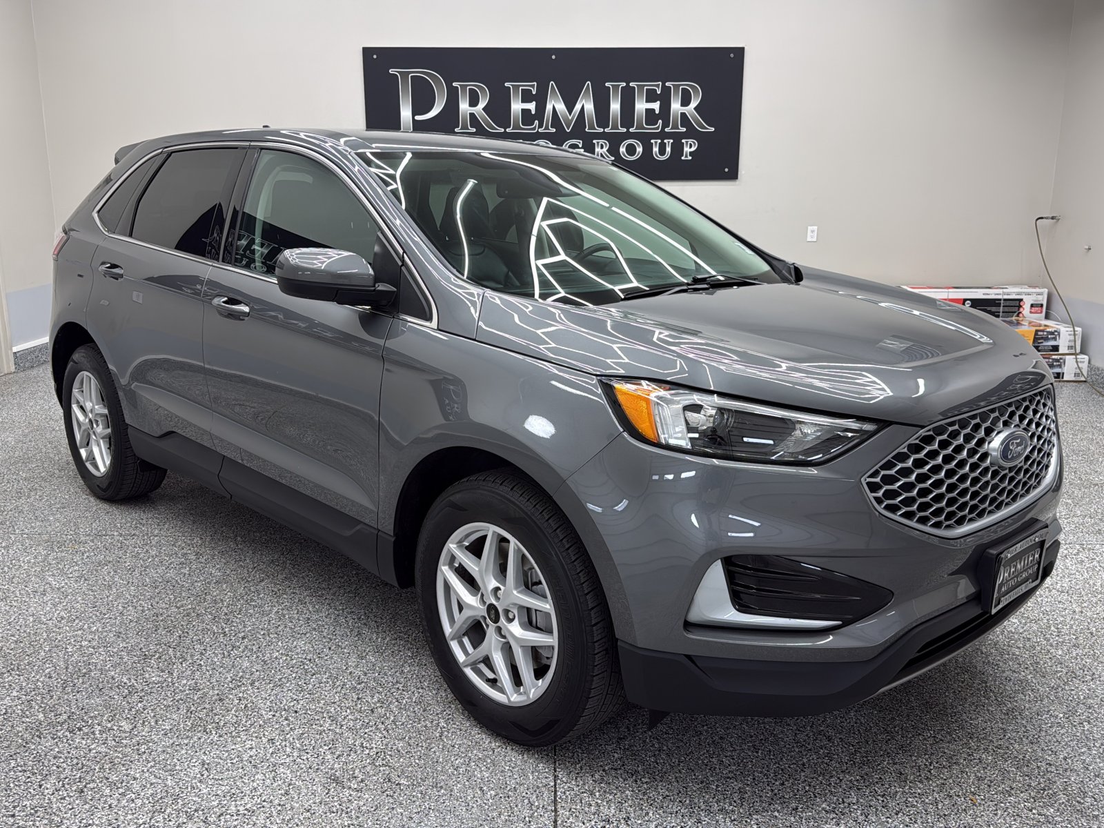 2024 Ford Edge SEL AWD's photo