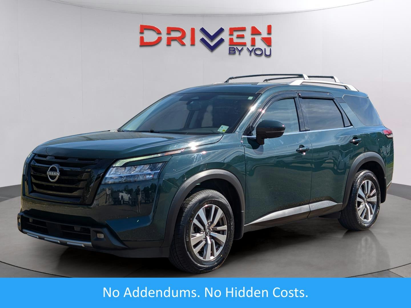 2022 Nissan Pathfinder SL (FG49717T) Main Image